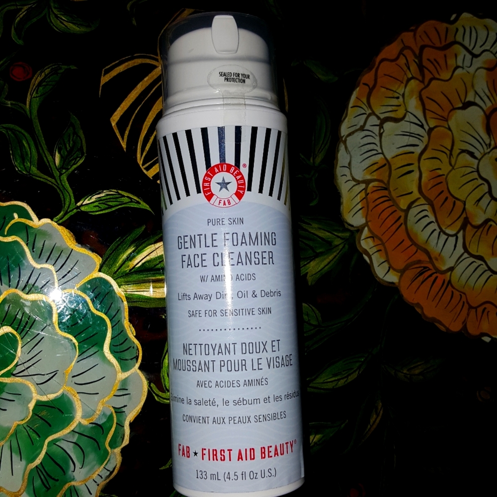 First Aid Beauty Pure Skin Gentle Foaming Face Cleanser w/ Amino Acids 4.5oz